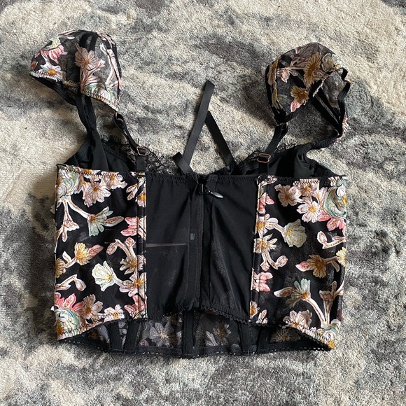 Never worn Victoria Secret top - Picture 2 of 3